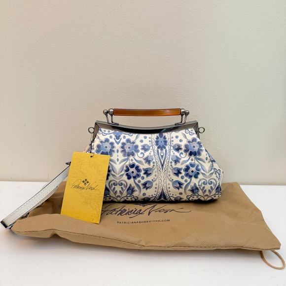 Patricia Nash Handbags - NEW Patricia Nash Italian Folklore Kelmscott Frame Bag White Blue Floral Clutch